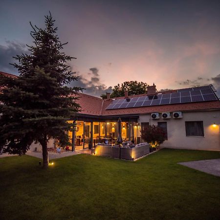Voelgy Vendeghaz Hotel Etyek Bagian luar foto