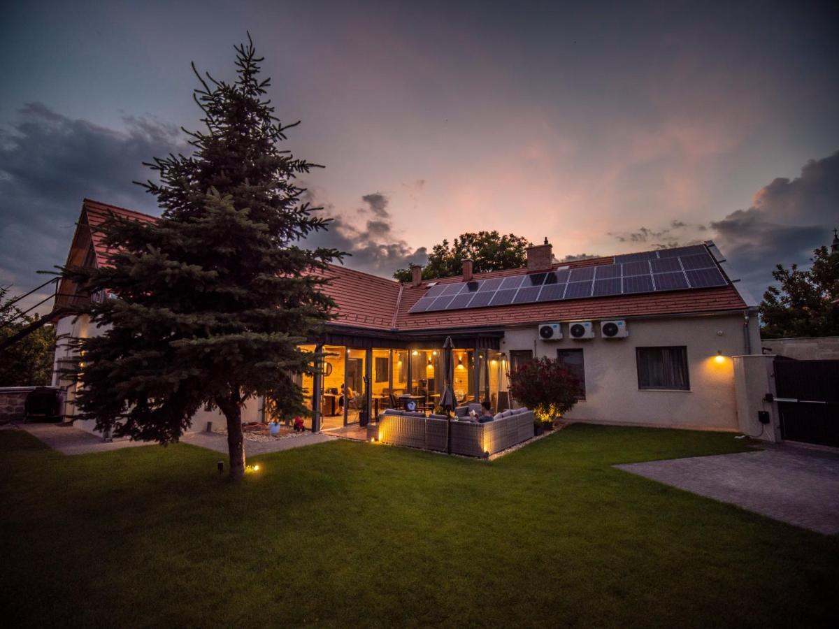 Voelgy Vendeghaz Hotel Etyek Bagian luar foto